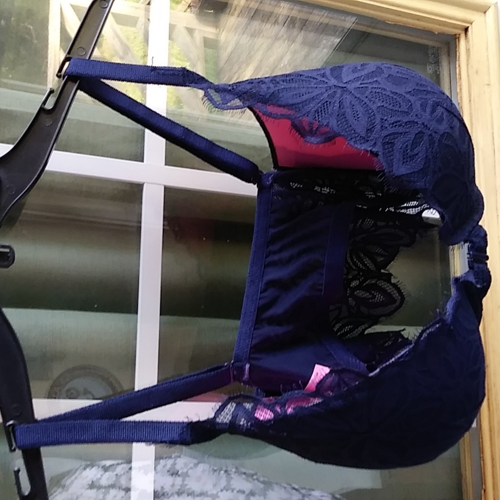 EUC PINK by VS Bra.  Navy.  Size 34DDD. E2